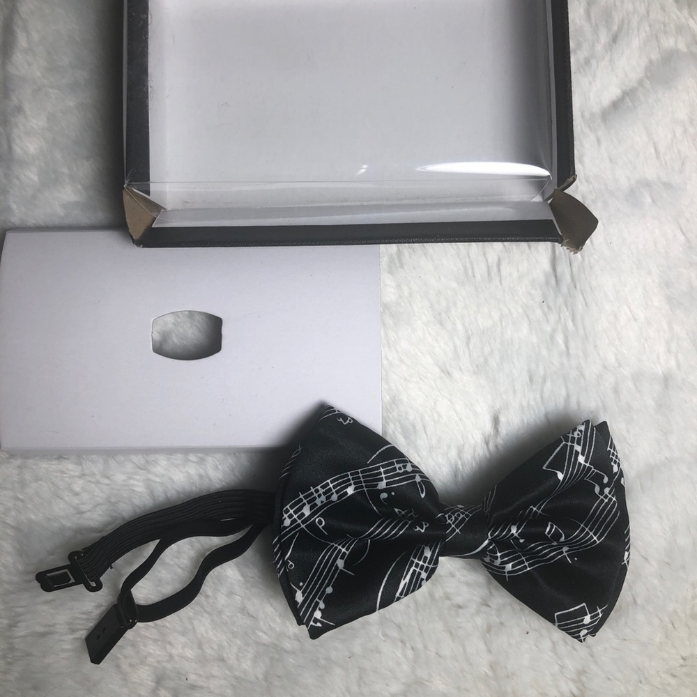 Mens Musical Note Bowtie. NEW